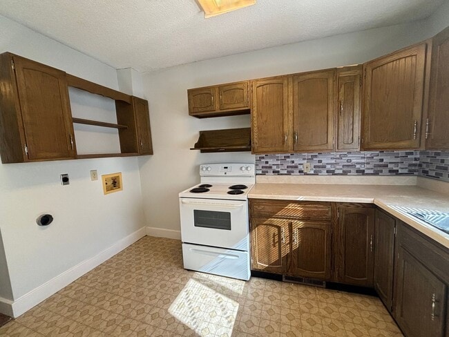 2214 Roanoke Ln