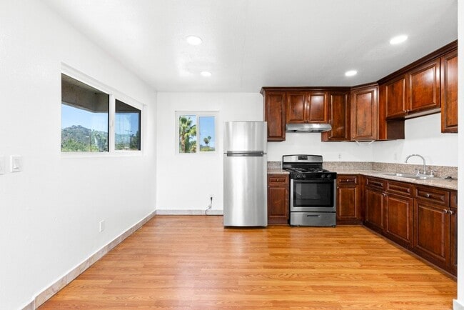 1031 Leslie Rd