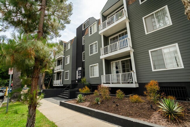 Photo - 685 Kelton Ave