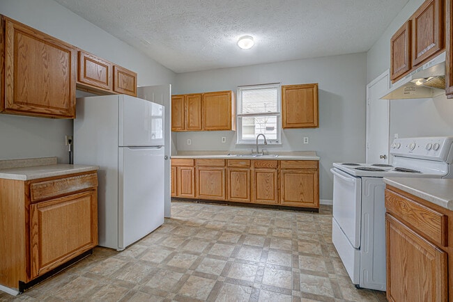 Photo - 1915 Woodlawn Ave