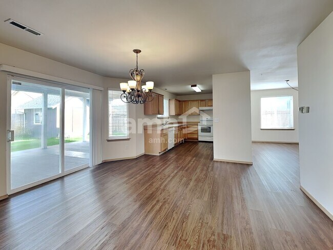 Photo - 1107 202nd St E