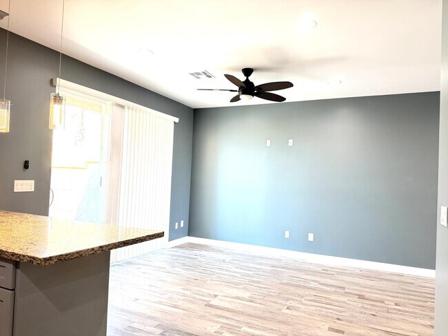 Photo - 1406 E Cinnabar Ave