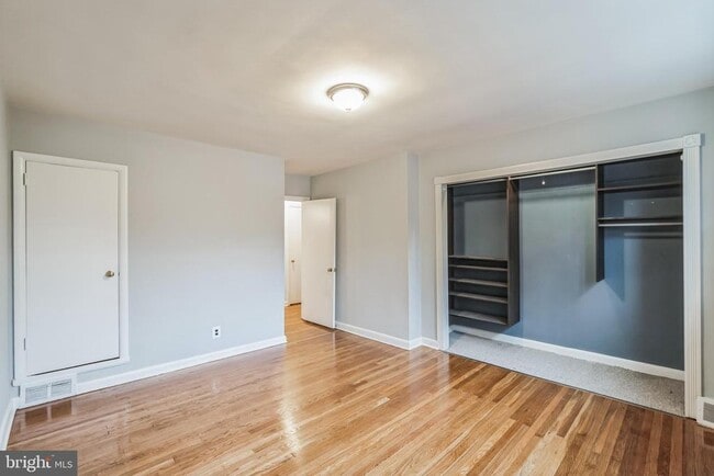 Photo - 3434 Ainslie St