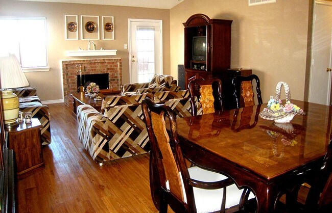 Photo - 2406 High Hollow Dr