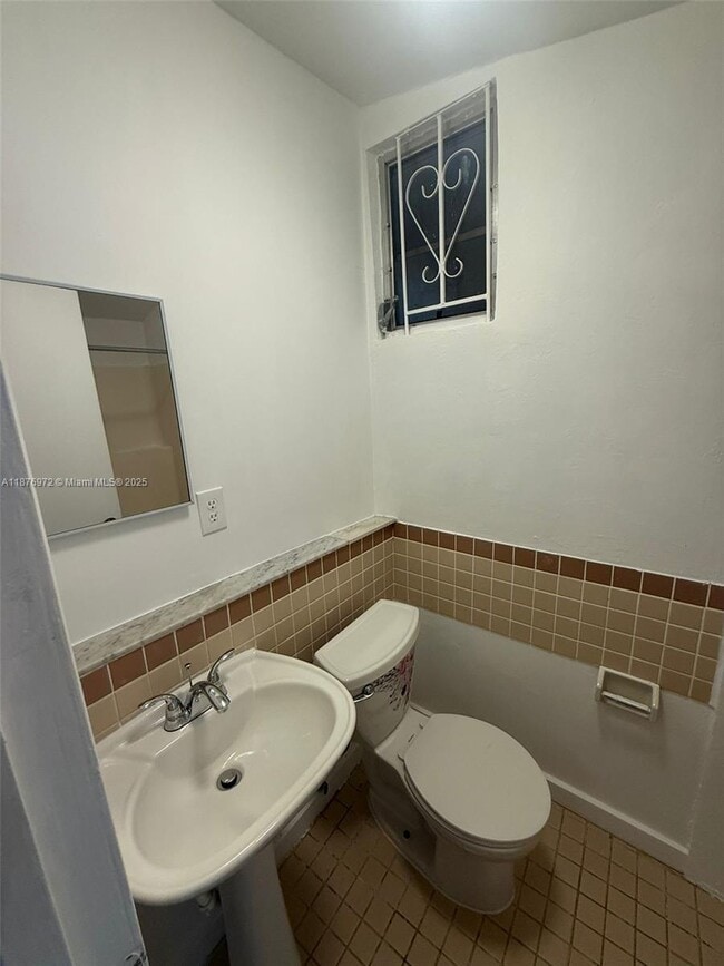 Photo - 1340 Peri St Unidad D