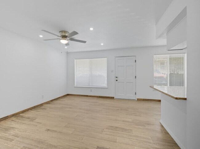 6700 Escondido Dr