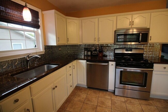 Photo - 246 Jacolyn Dr NW