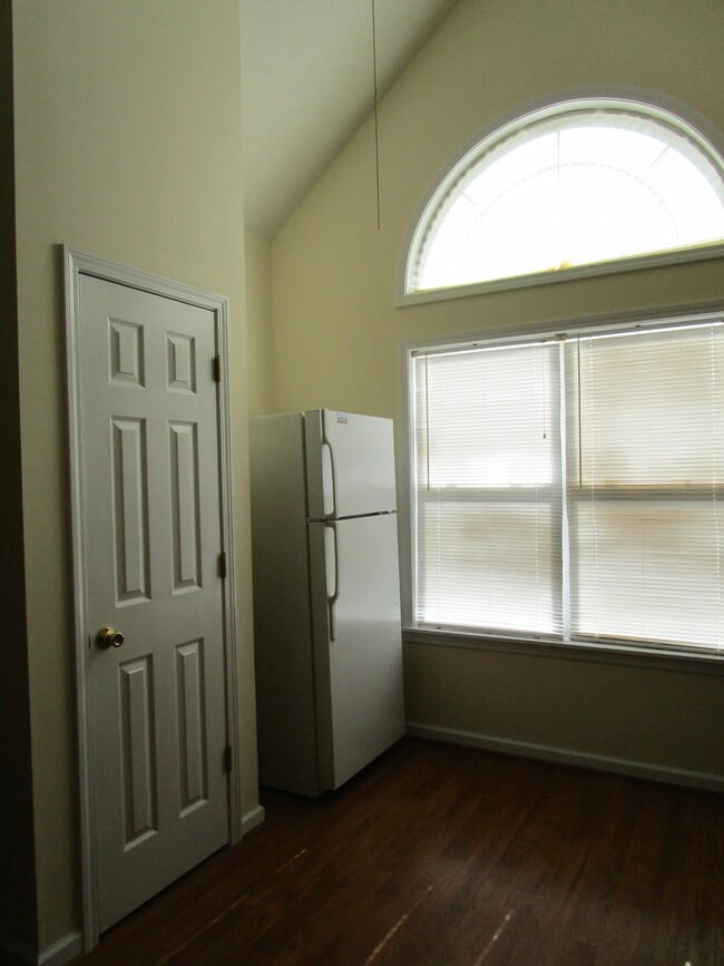 Photo - 1034 Scotland Rd