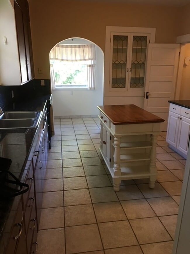Photo - Great location 3 bed 1 bath home in Queen Anne