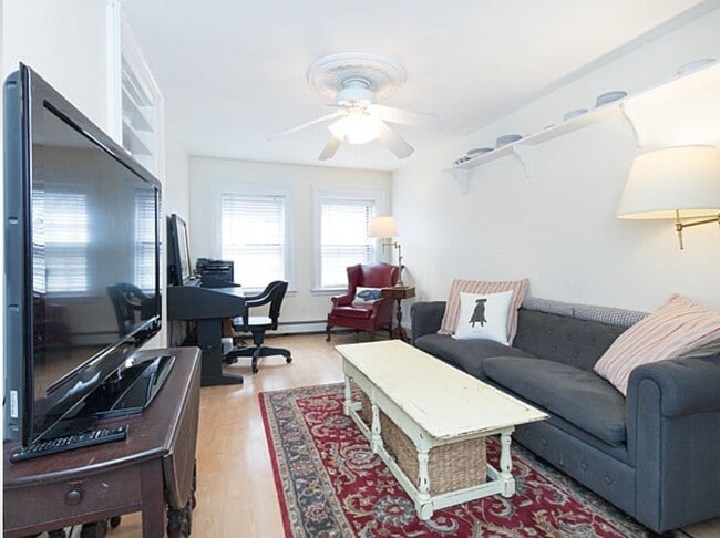 Photo - 94 W Cedar St Unidad 2