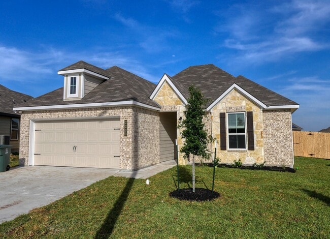 Building Photo - Spacious Single-Family Home Available Now!