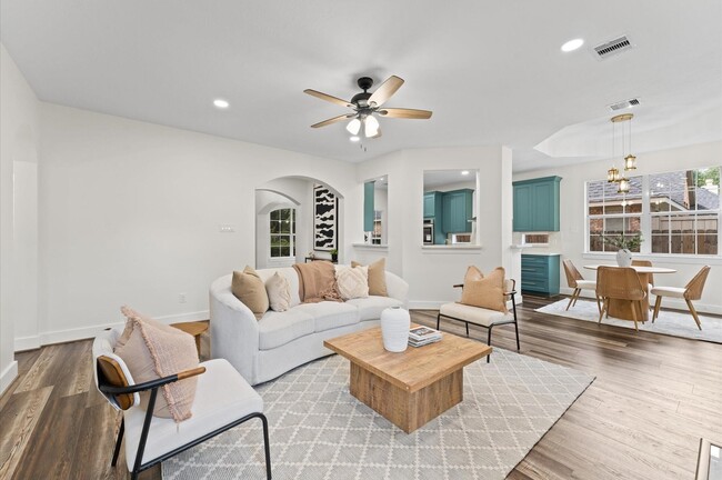 Photo - 31318 Bearing Star Ln