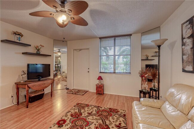 Photo - 2400 NE 10th St Unit 204