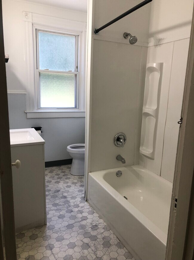 Photo - 122 Greydon Ave Unit 2 Bedroom duplex