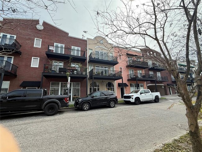 Building Photo - 2002 E 5th Ave Unit 302