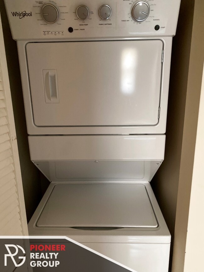 Photo - 628 W Roscoe St Unit 628-1N