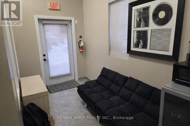 Photo - 33 S Station St