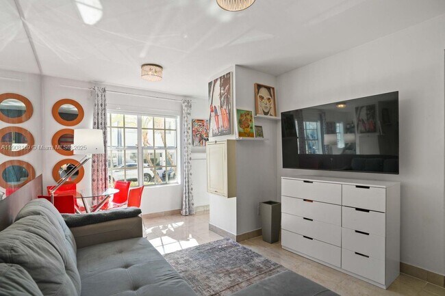 Building Photo - 605 Euclid Ave Unit 105