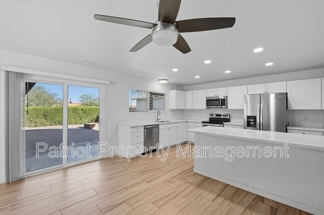 Photo - 821 N 87th Pl