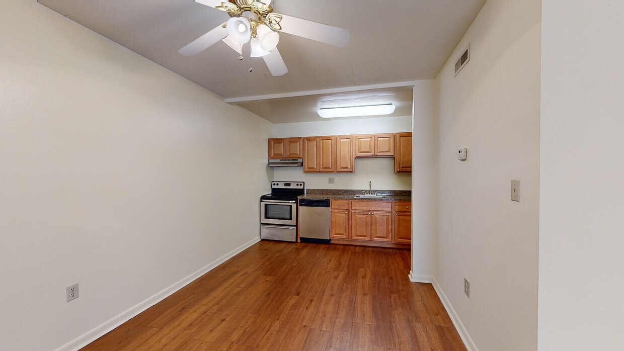 Photo - Williamsburg Village Apartments
