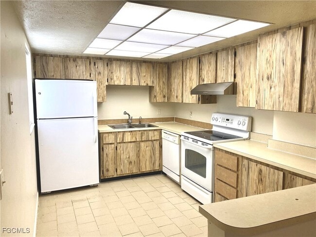 Photo - 521 NE 24th Pl