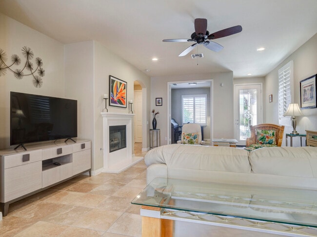 80113 Avenida Linda Vista