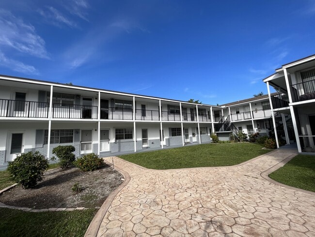 Photo - 1431 S 14th Ave Townhome