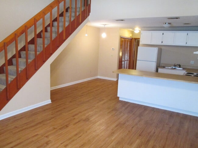 Townhome off Hartsfield Road - Townhome off Hartsfield Road