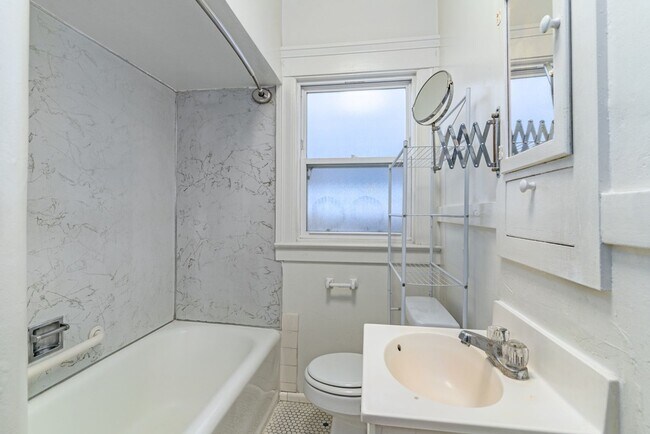Photo - CLINTON AVE 2134-2138 Unit 2134