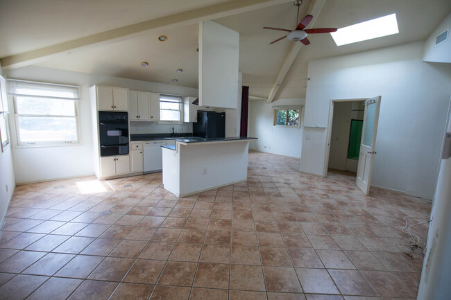 Main Area - 1207 Bellevue Ave Apartments Unit 1