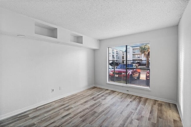 Photo - 2830 S Bartell Dr Unit 9