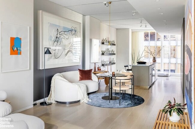 Photo - 100 E 53rd St