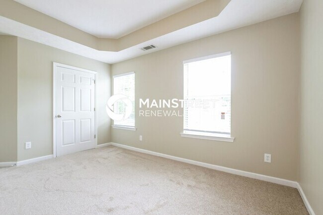 Photo - 3 Bedroom Pet-Friendly Home in College Park, GA with Main Street Renewal