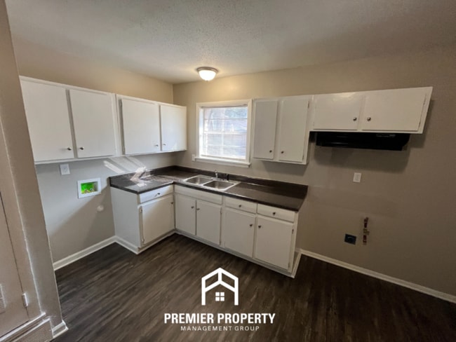 Photo - 2995 Cordell St