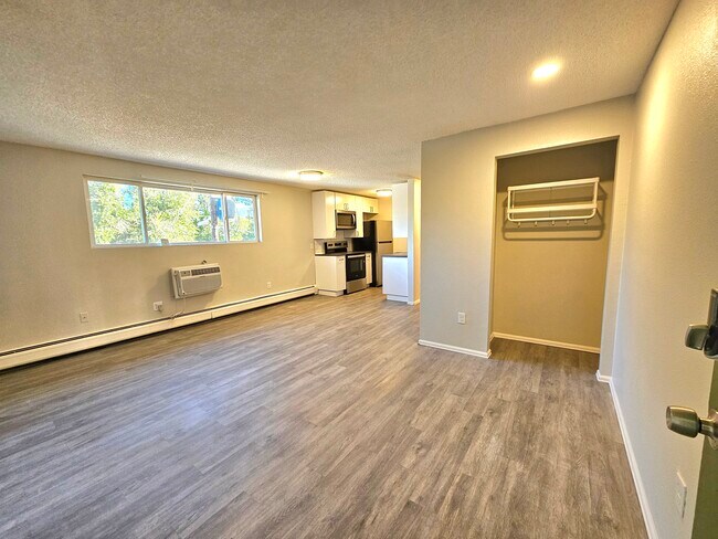 Sala de estar de concepto abierto - 12th and Wads Residences