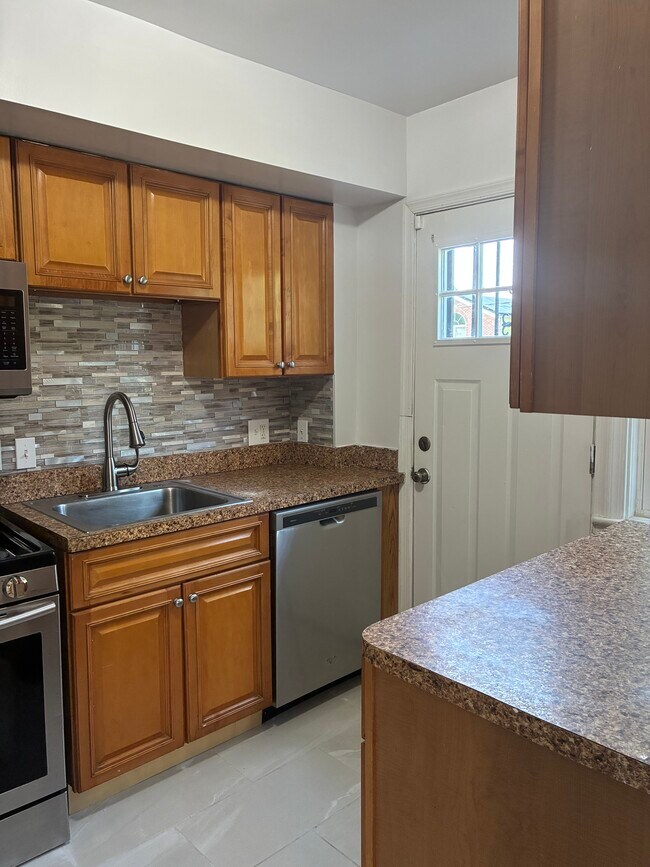 Photo - 425 Oakwood St SE