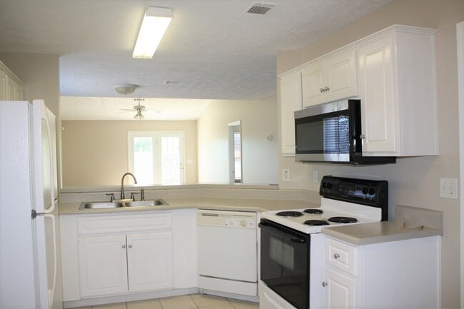 Photo - 622 Belle Court