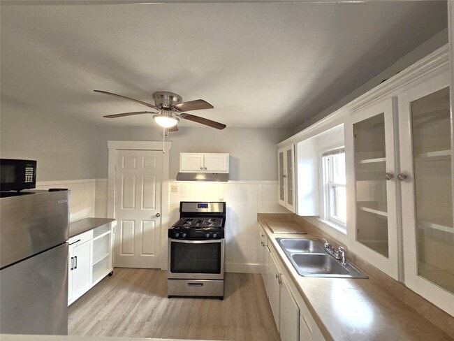 Photo - 2812 St Emanuel St