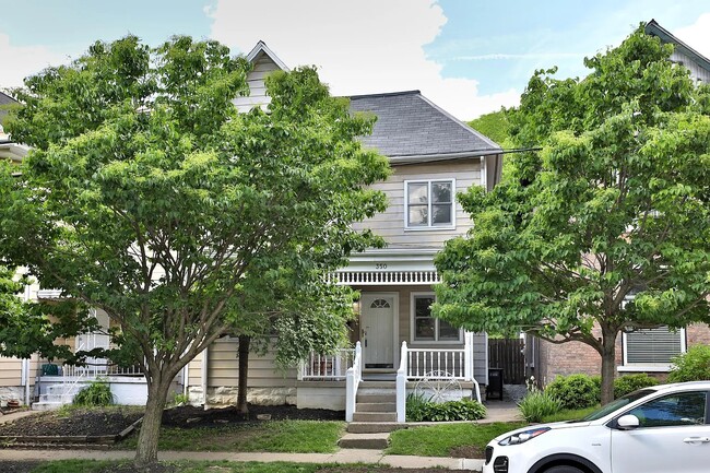 Front Of House - 350 W 1st Ave Casa
