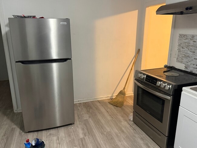 Building Photo - 13 S 1st St Unit 3