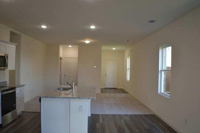 Photo - 6417 Bishop Dr