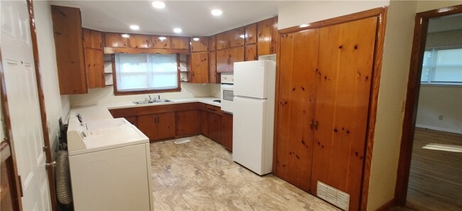 Photo - 1350 N Kings Dr
