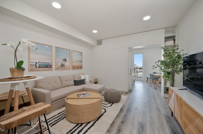 2911 Adams
