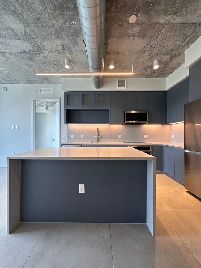 Building Photo - 142 NW 31st St Unit B21 Rental