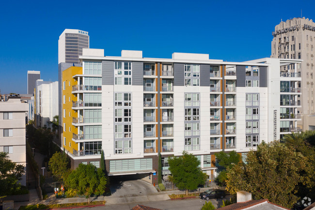 Building Photo - Desmond at Wilshire Rental