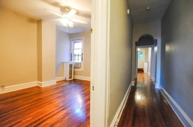 Photo - 3133 N Calvert St Unidad 3