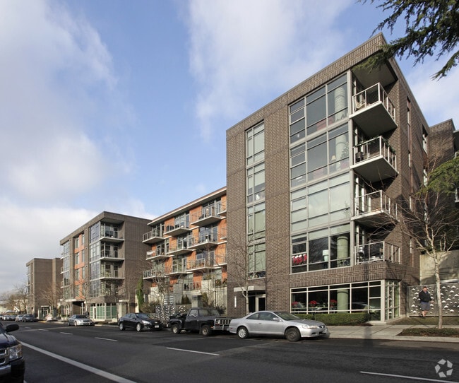 Building Photo - 2121 SE Belmont