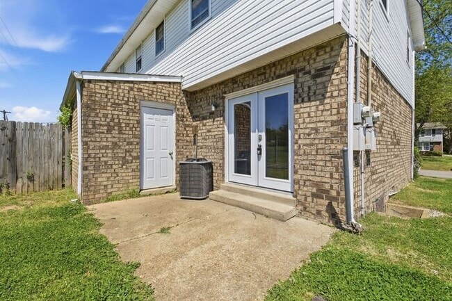 Photo - Prime Bellevue Location! 3-Bed Townhouse with 1.5 Baths