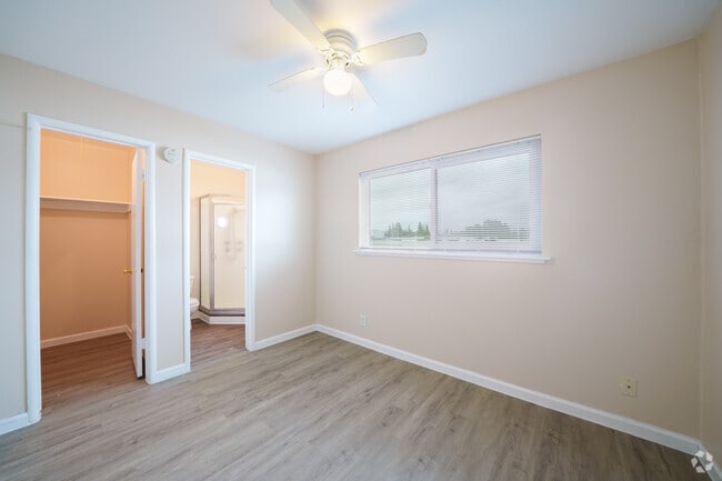 1BR, 1BA - 400SF - Bedroom
