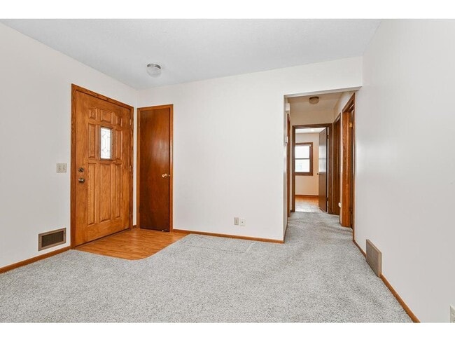 Photo - 10517 Quebec Ave N